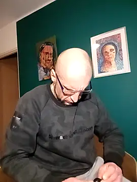 Snapshot of bobbuilder77pl chatting on February 21, 2025, 11:32 pm bobbuilder77pl online show from February 21, 2025, 11:32 pm