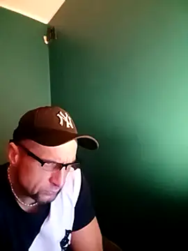 Snapshot of bobbuilder77pl chatting on February 27, 2025, 1:38 am bobbuilder77pl online show from February 27, 2025, 1:38 am