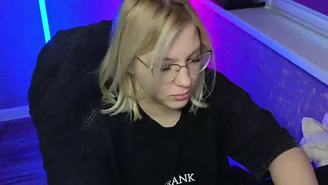 Snapshot of HotBrandyX chatting on February 27, 2025, 2:21 am HotBrandyX online show from February 27, 2025, 2:21 am