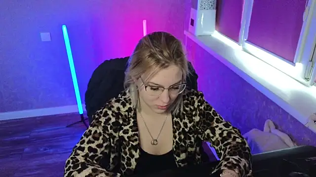 Snapshot of HotBrandyX chatting on March 9, 2025, 3:43 am HotBrandyX online show from March 9, 2025, 3:43 am