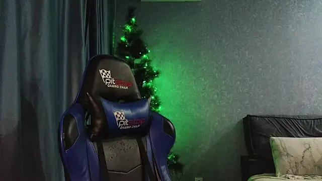 HotBrandyX online show from December 5, 2025, 2:25 pm