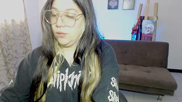 Snapshot of sharonnleon chatting on November 7, 2025, 5:02 pm sharonnleon online show from November 7, 2025, 5:02 pm