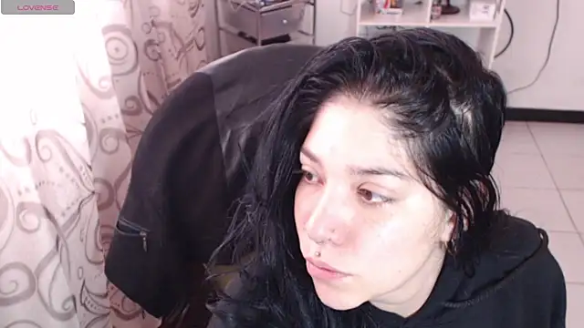 Snapshot of sharonnleon chatting on May 26, 2026, 2:13 pm sharonnleon online show from May 26, 2026, 2:13 pm