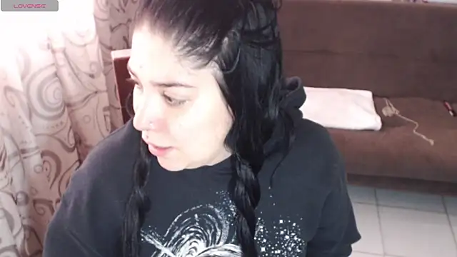 Snapshot of sharonnleon chatting on June 5, 2026, 1:39 pm sharonnleon online show from June 5, 2026, 1:39 pm