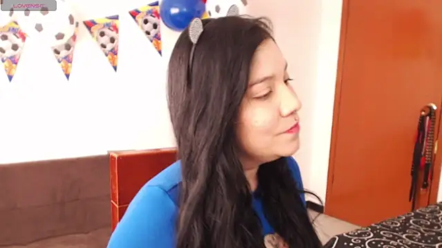 sharonnleon online show from June 19, 2026, 7:06 pm