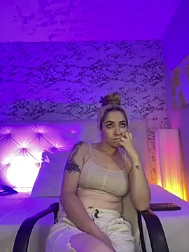 Snapshot of viktoria_davis_ chatting on February 3, 2025, 9:39 pm viktoria davis online show from February 3, 2025, 9:39 pm