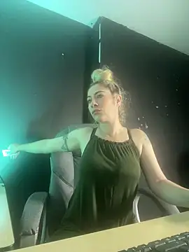 Snapshot of viktoria_davis_ chatting on March 5, 2025, 10:43 pm viktoria davis online show from March 5, 2025, 10:43 pm