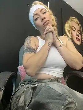 Snapshot of viktoria_davis_ chatting on October 2, 2025, 11:34 pm viktoria davis online show from October 2, 2025, 11:34 pm