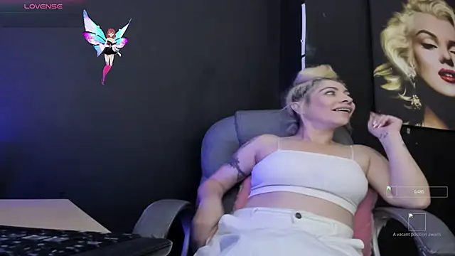 Snapshot of viktoria_davis_ chatting on November 10, 2025, 10:53 pm viktoria davis online show from November 10, 2025, 10:53 pm