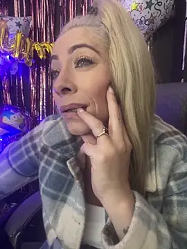 viktoria davis  online show from December 19, 2025, 11:34 pm