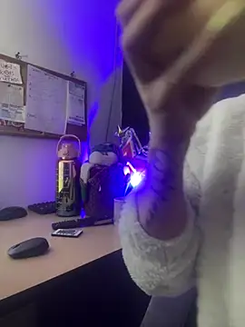 viktoria davis  online show from December 22, 2025, 10:51 pm