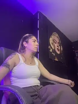 viktoria davis  online show from April 27, 2026, 1:14 am