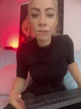 Snapshot of viktoria_davis_ chatting on June 7, 2026, 12:04 am viktoria davis online show from June 7, 2026, 12:04 am
