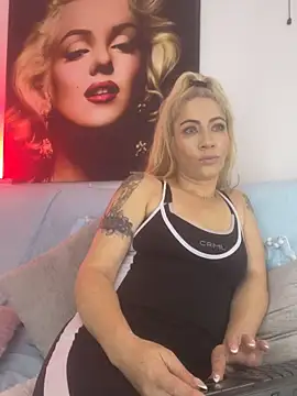 Snapshot of viktoria_davis_ chatting on June 11, 2026, 12:32 am viktoria davis online show from June 11, 2026, 12:32 am