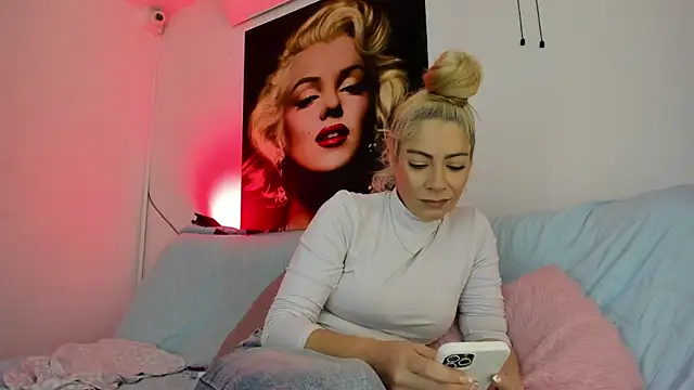 viktoria davis  online show from June 14, 2026, 12:08 am