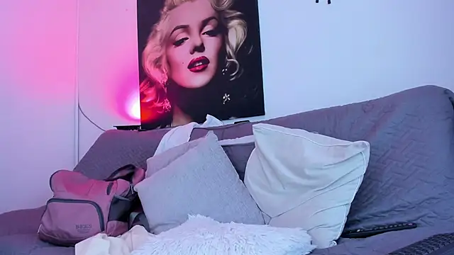 viktoria davis  online show from June 20, 2026, 12:58 am