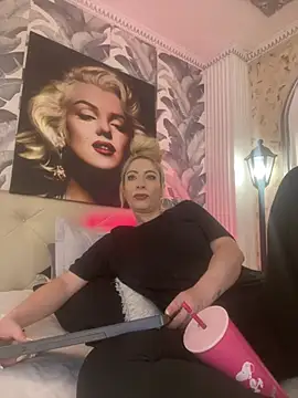 viktoria davis  online show from June 30, 2026, 11:28 pm