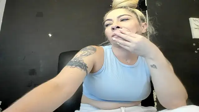viktoria davis  online show from July 8, 2026, 12:04 am