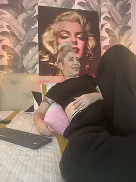 viktoria davis  online show from July 13, 2026, 11:40 pm