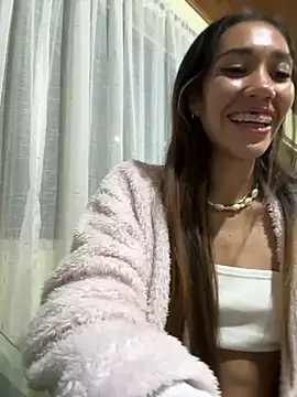 Snapshot of zoe_storm chatting on June 4, 2026, 12:49 am zoe storm online show from June 4, 2026, 12:49 am