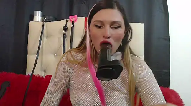 Snapshot of sachaclinford chatting on February 4, 2025, 10:24 pm sachaclinford online show from February 4, 2025, 10:24 pm