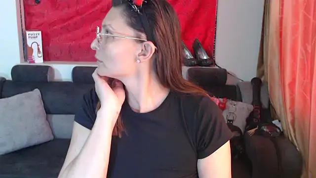 Snapshot of sachaclinford chatting on October 15, 2025, 6:08 pm sachaclinford online show from October 15, 2025, 6:08 pm