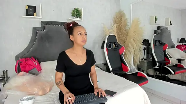 Snapshot of DalayMoore chatting on July 13, 2026, 8:11 pm DalayMoore online show from July 13, 2026, 8:11 pm