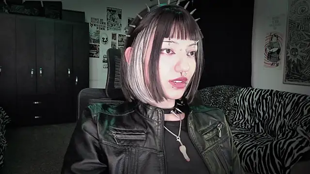 Snapshot of roxy_toxic chatting on June 11, 2026, 2:00 am roxy toxic online show from June 11, 2026, 2:00 am