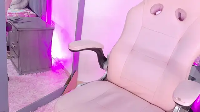 adry moris online show from March 18, 2025, 4:26 am