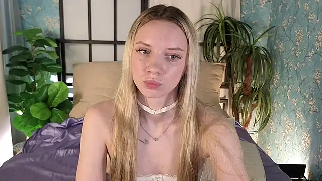 Snapshot of katt__y chatting on June 16, 2026, 5:10 am katt y online show from June 16, 2026, 5:10 am