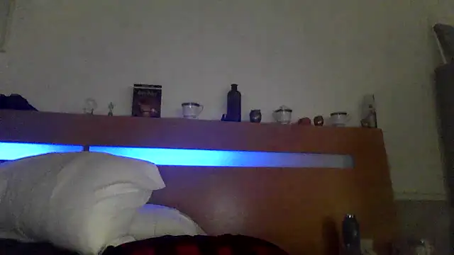 yourcourage1 online show from October 14, 2025, 2:34 am