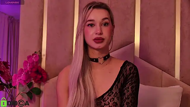 Snapshot of MaeveDream chatting on November 6, 2025, 7:26 pm MaeveDream online show from November 6, 2025, 7:26 pm