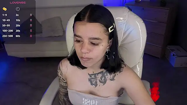 Nicole Foxx  online show from January 12, 2026, 6:46 pm