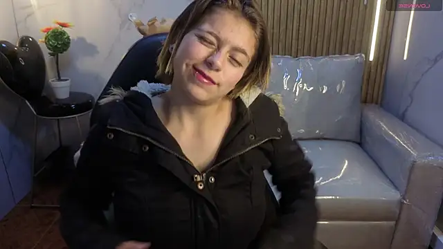 Kitten Cam online show from April 22, 2026, 10:17 am