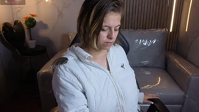 Kitten Cam online show from April 23, 2026, 12:29 pm