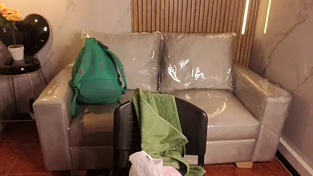 Snapshot of Kitten_Cam chatting on June 23, 2026, 1:14 am Kitten Cam online show from June 23, 2026, 1:14 am