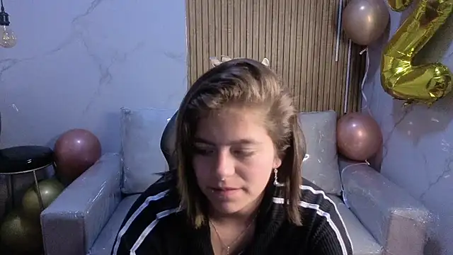Snapshot of Kitten_Cam chatting on July 17, 2026, 3:02 am Kitten Cam online show from July 17, 2026, 3:02 am