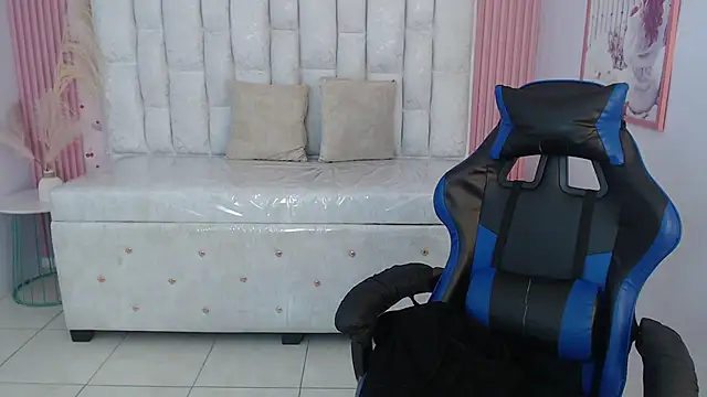 Snapshot of shalon_diaz_s chatting on November 1, 2025, 1:13 pm shalon diaz s online show from November 1, 2025, 1:13 pm