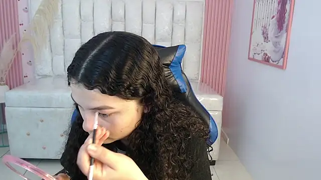 Snapshot of shalon_diaz_s chatting on November 5, 2025, 1:22 pm shalon diaz s online show from November 5, 2025, 1:22 pm