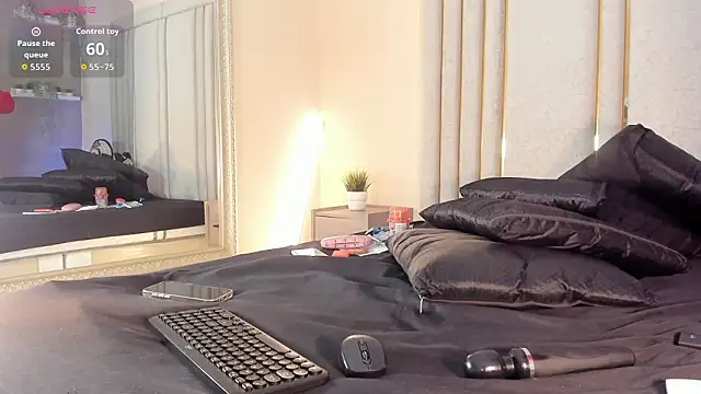 Liincostelloo online show from February 1, 2026, 8:40 pm