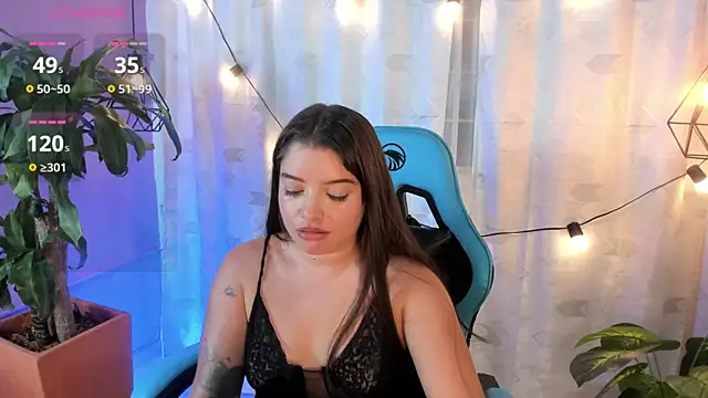 Snapshot of Lia_little18 chatting on May 15, 2026, 9:33 pm Lia little18 online show from May 15, 2026, 9:33 pm