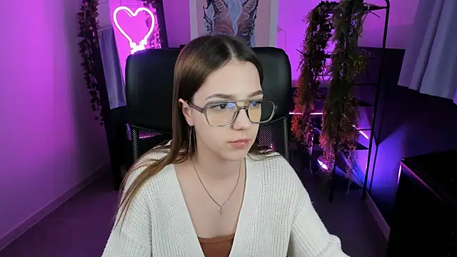 Snapshot of PamBeesly chatting on February 8, 2025, 2:16 pm PamBeesly online show from February 8, 2025, 2:16 pm