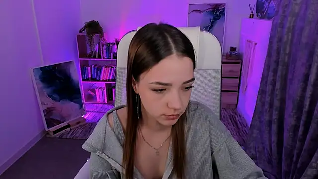 Snapshot of PamBeesly chatting on February 24, 2025, 11:10 am PamBeesly online show from February 24, 2025, 11:10 am