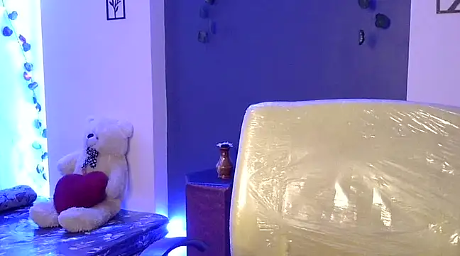 Shanaya1 online show from February 17, 2025, 4:04 pm