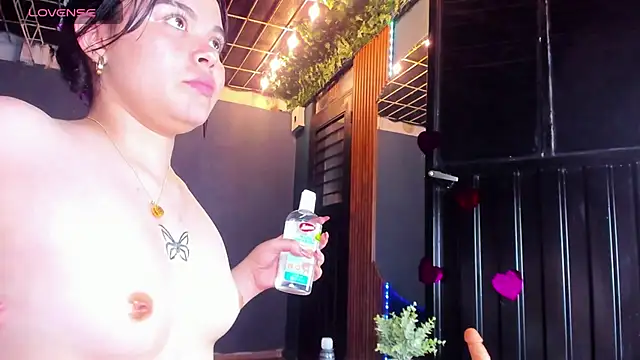 Snapshot of Zoe_Cheshire chatting on February 15, 2025, 12:04 am Zoe Cheshire online show from February 15, 2025, 12:04 am