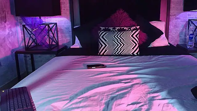 Snapshot of Bella_Smiith_ chatting on February 10, 2025, 7:28 pm Bella Smiith online show from February 10, 2025, 7:28 pm