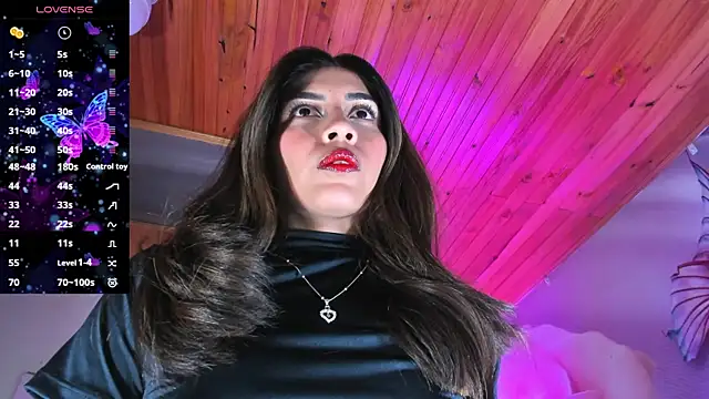 Snapshot of emili_clark chatting on November 28, 2025, 4:15 am emili clark online show from November 28, 2025, 4:15 am