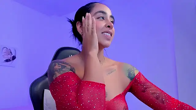 sophierooy22 online show from September 18, 2025, 9:28 pm