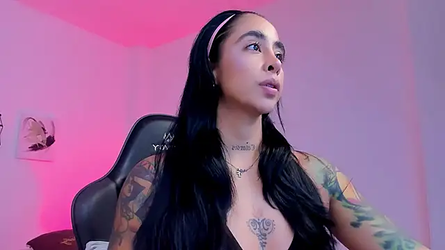 sophierooy22 online show from October 19, 2025, 2:07 pm