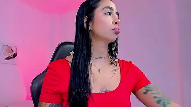 sophierooy22 online show from February 18, 2026, 3:19 pm